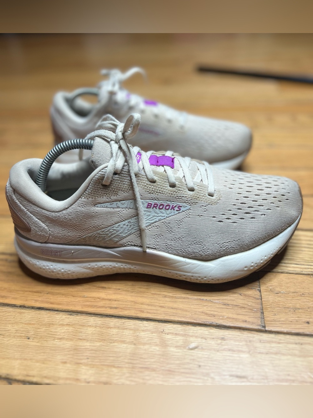 Brooks Ghost 7 Running Shoes Sneakers Beige/Purple Women’s Walking size 9
